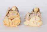 NETSUKE,  - Dois netsukes de marfim, personagens do teatro Kabuki.