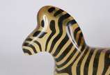 Abraham Palatnik (1928-2020),  - Escultura de resina de poliéster representando zebra.