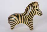 Abraham Palatnik (1928-2020),  - Escultura de resina de poliéster representando zebra.