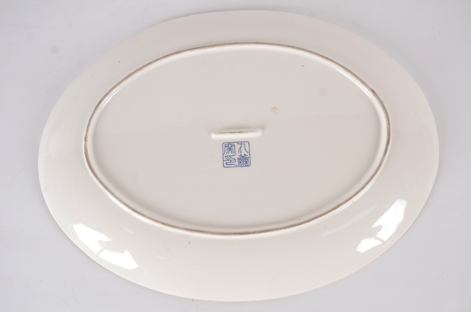 Travessa oval de faiança oriental decorada ao gosto Imari com figuras... - foto 7 de 8