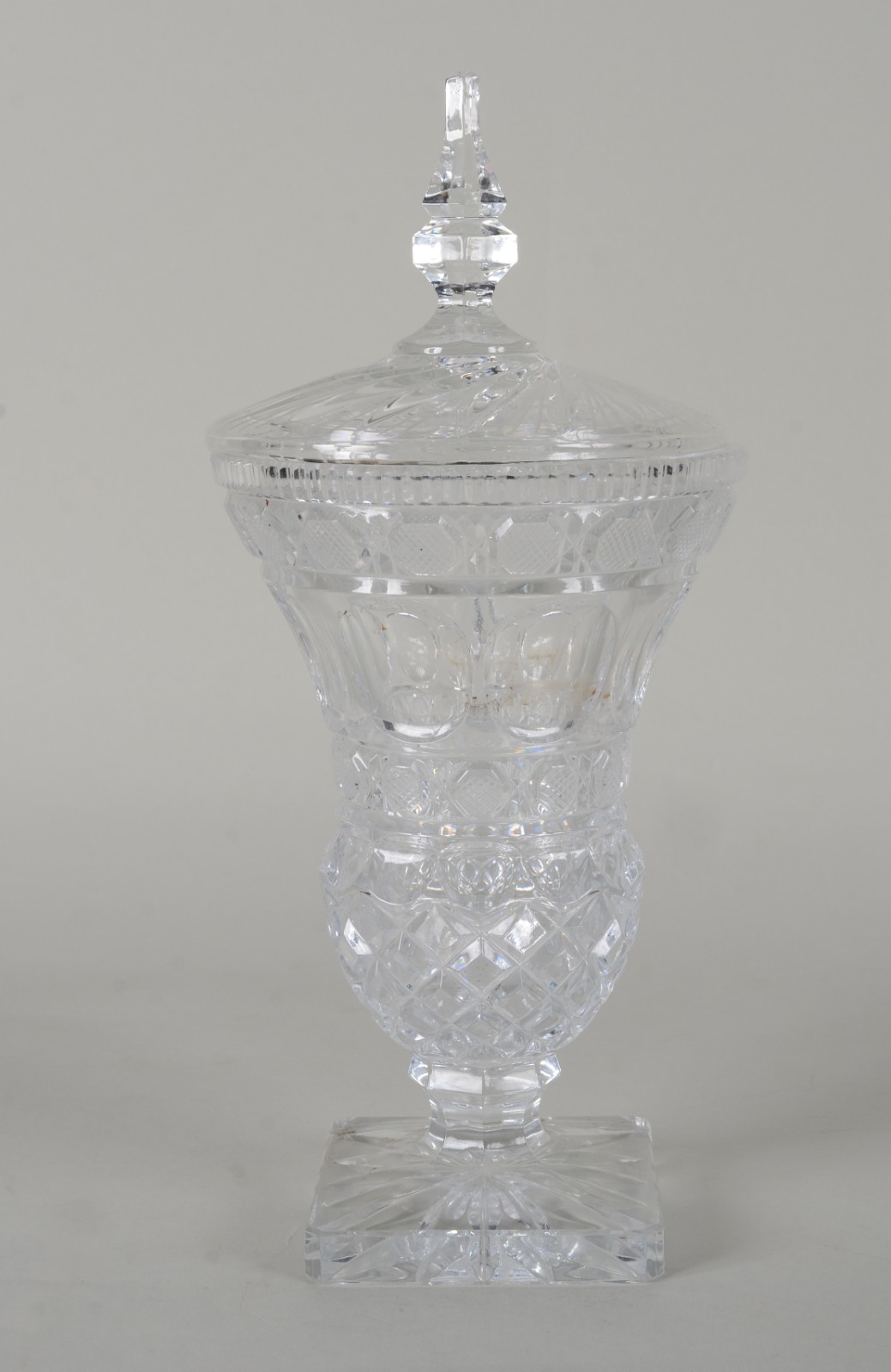 Compoteira de cristal tcheco lapidado. - foto 1 de 9