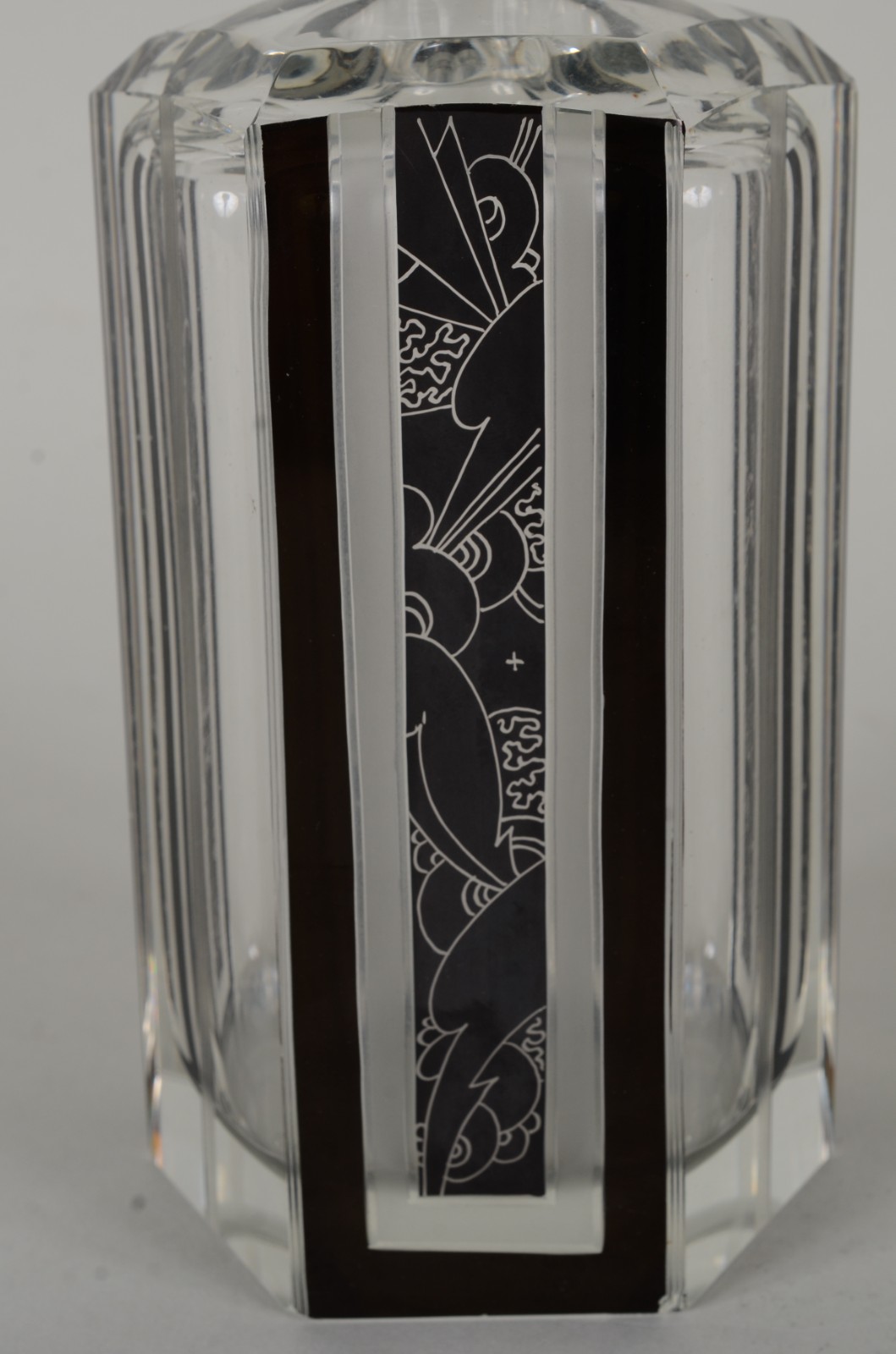 Licoreira Art Deco de cristal europeu facetado, detalhes com frisos... - foto 3 de 10