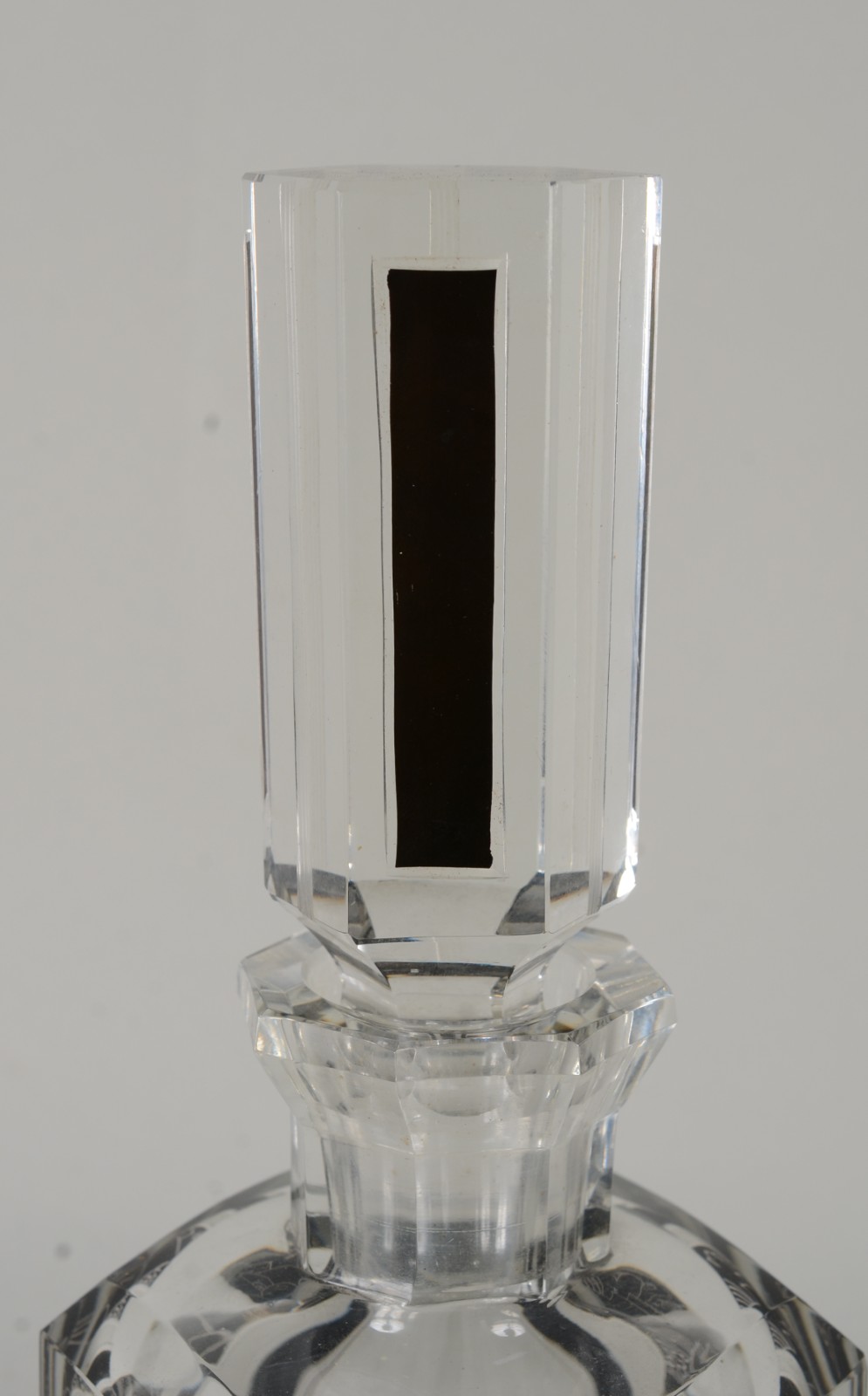 Licoreira Art Deco de cristal europeu facetado, detalhes com frisos... - foto 7 de 10