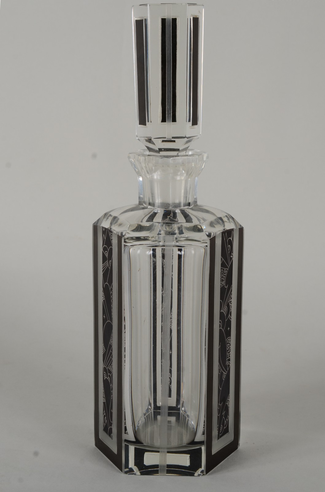 Licoreira Art Deco de cristal europeu facetado, detalhes com frisos... - foto 2 de 10