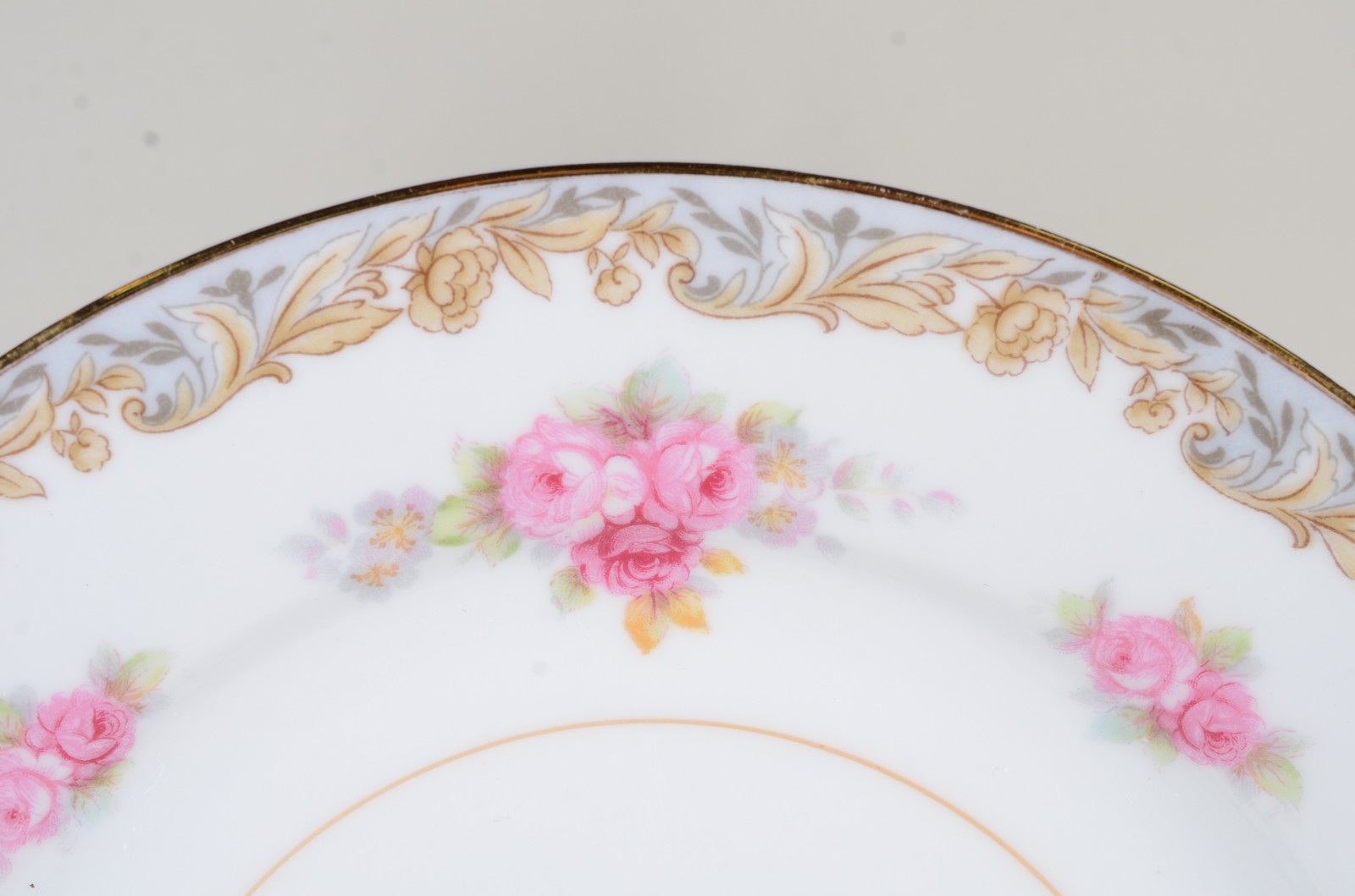 Serviço de porcelana japonesa RC, branca com guirlandas florais em... - foto 3 de 8