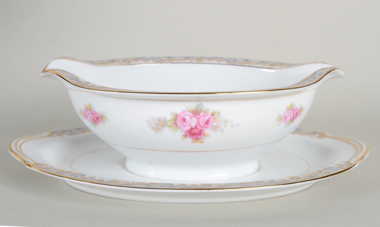 Serviço de porcelana japonesa RC, branca com guirlandas florais em... - foto 4 de 8