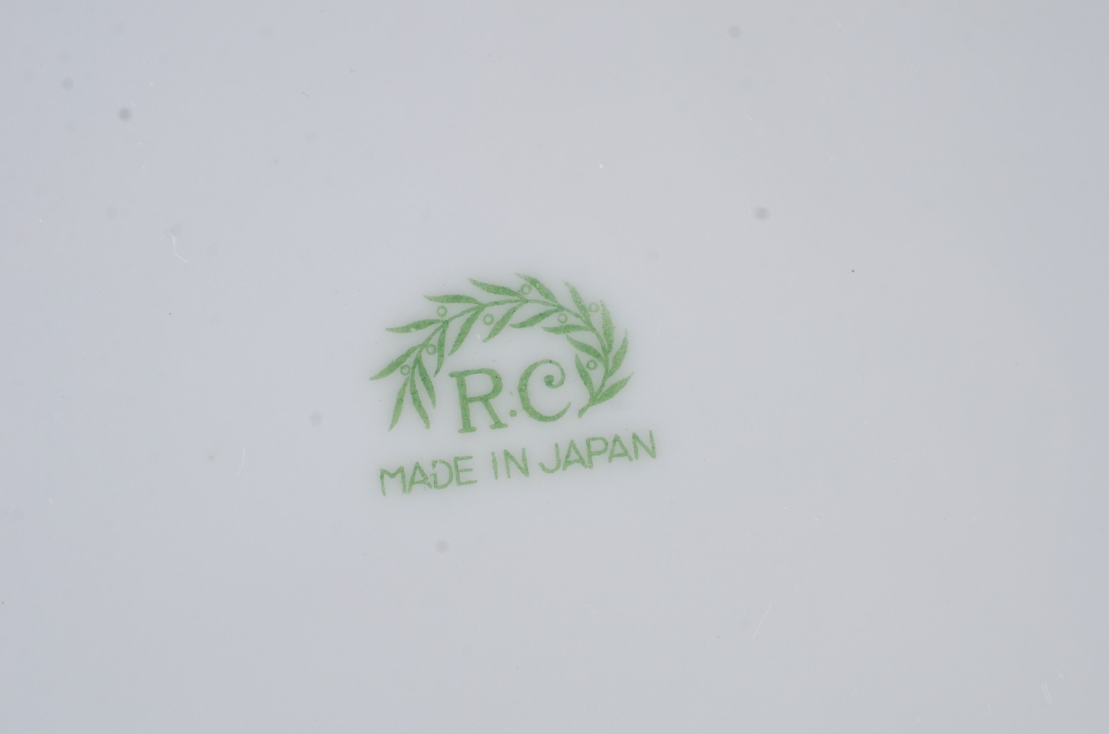 Serviço de porcelana japonesa RC, branca com guirlandas florais em... - foto 8 de 8