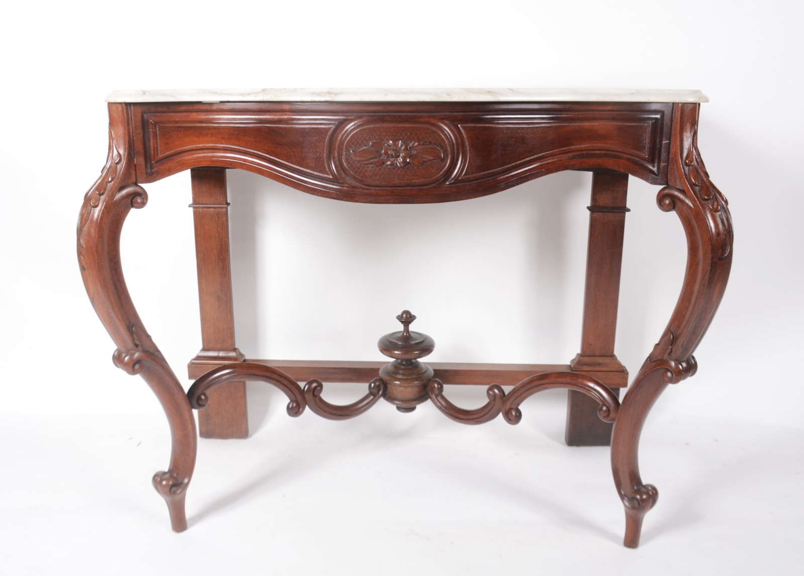 Mesa aparador de madeira nobre, estilo Beranger, saia recortada com... - foto 2 de 8