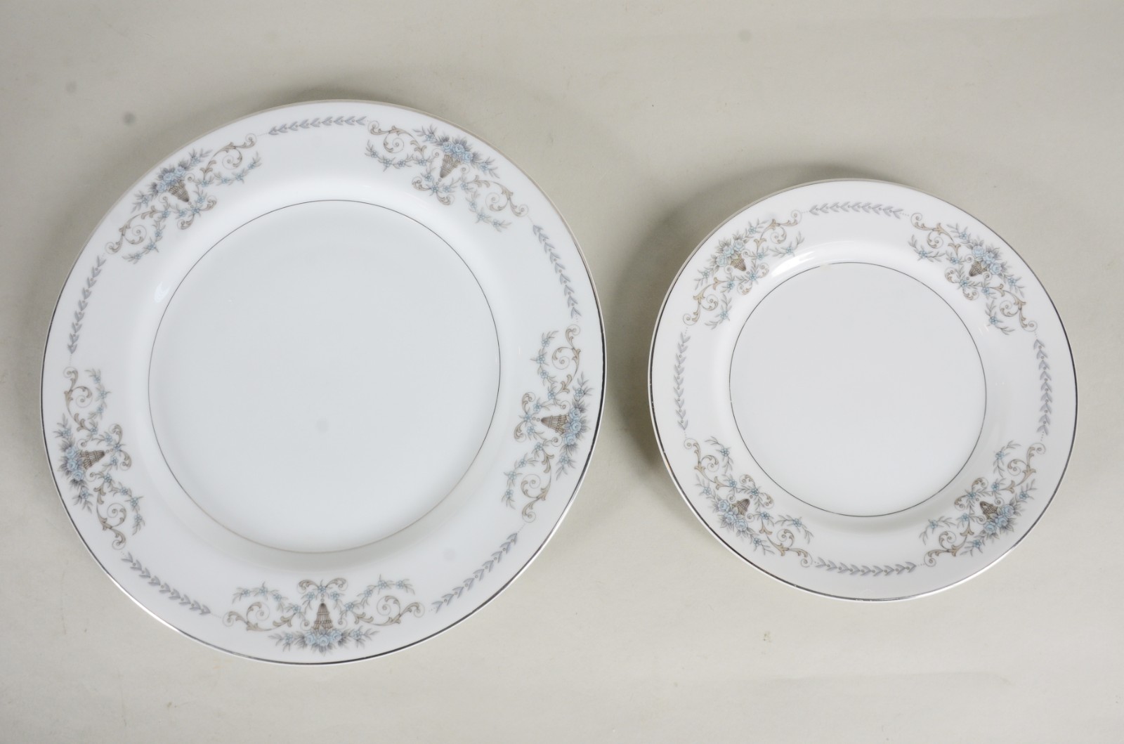 Parte de serviço de porcelana japonesa branca Mikasa, borda com... - foto 3 de 6