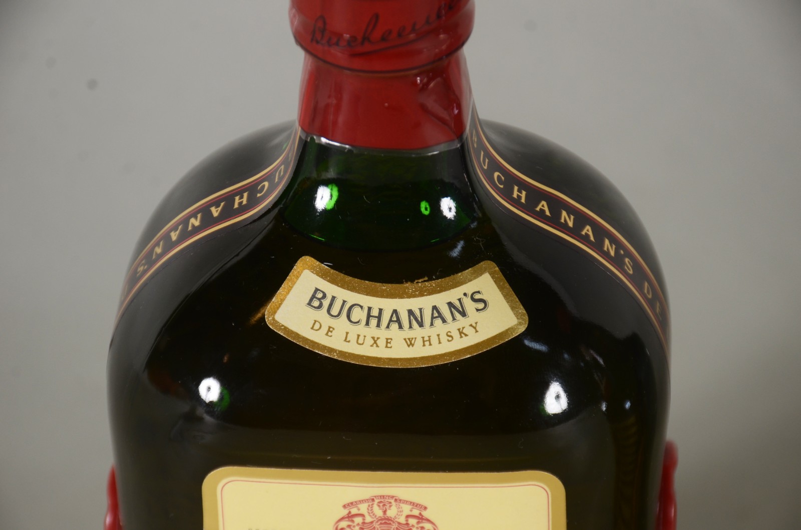 Três bebidas diversas, sendo: Whisky Buchanans; Whisky Ballantines e... - foto 3 de 11