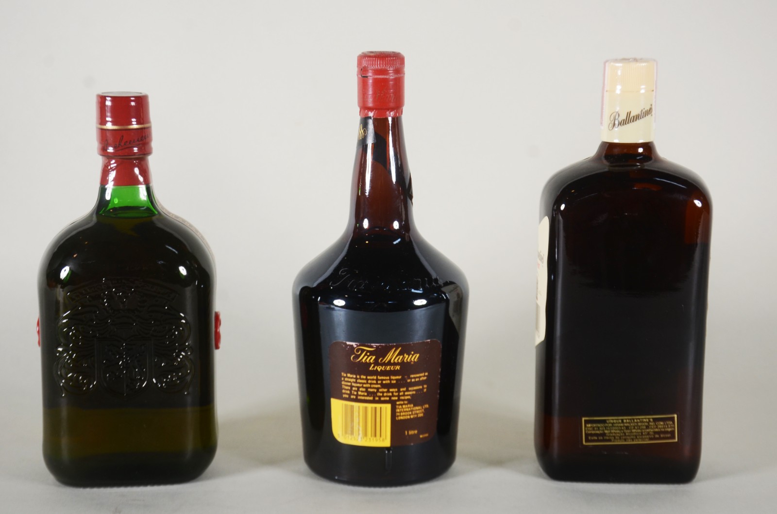Três bebidas diversas, sendo: Whisky Buchanans; Whisky Ballantines e... - foto 5 de 11