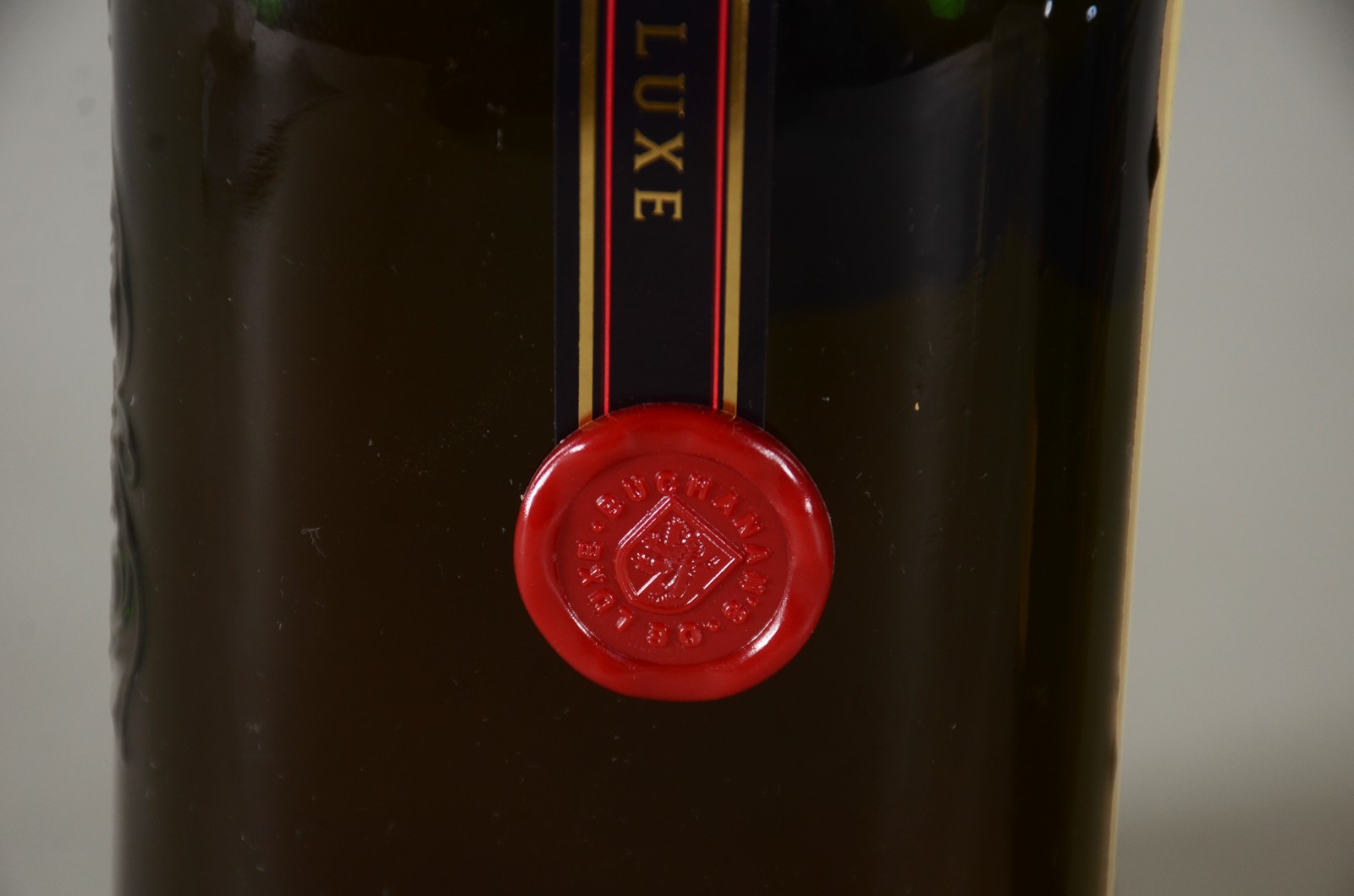 Três bebidas diversas, sendo: Whisky Buchanans; Whisky Ballantines e... - foto 8 de 11