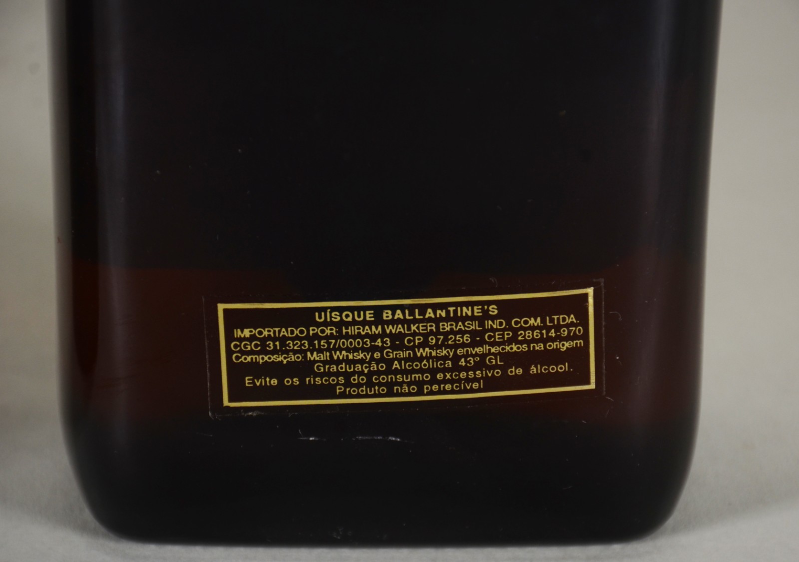 Três bebidas diversas, sendo: Whisky Buchanans; Whisky Ballantines e... - foto 10 de 11