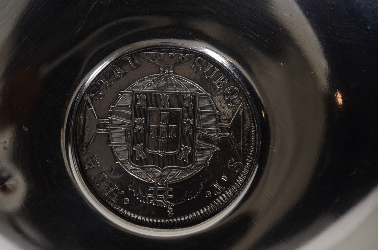 Três cinzeiros de prata com moedas ao centro. Peso da prata: 80 g. - foto 5 de 9