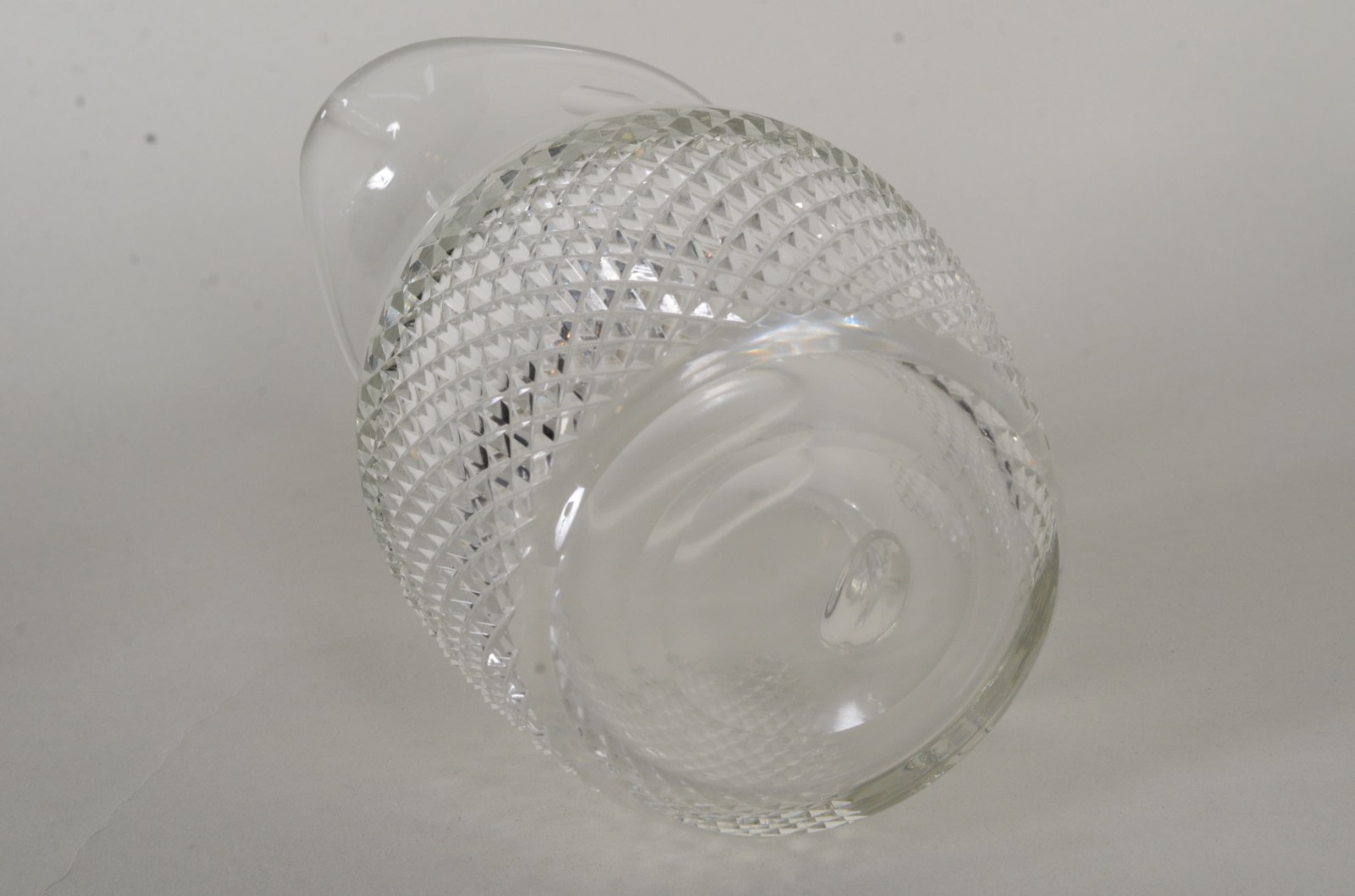 Serviço de cristal com detalhe em "bico de jaca", composto de: 12... - foto 4 de 11