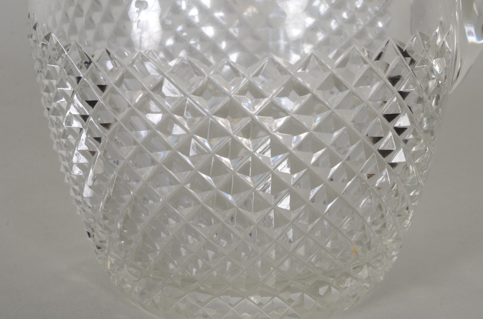 Serviço de cristal com detalhe em "bico de jaca", composto de: 12... - foto 5 de 11