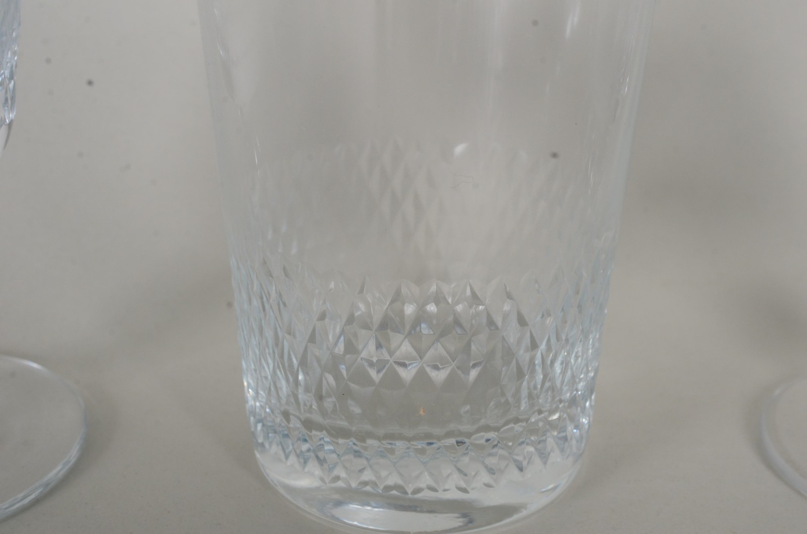 Serviço de cristal com detalhe em "bico de jaca", composto de: 12... - foto 7 de 11