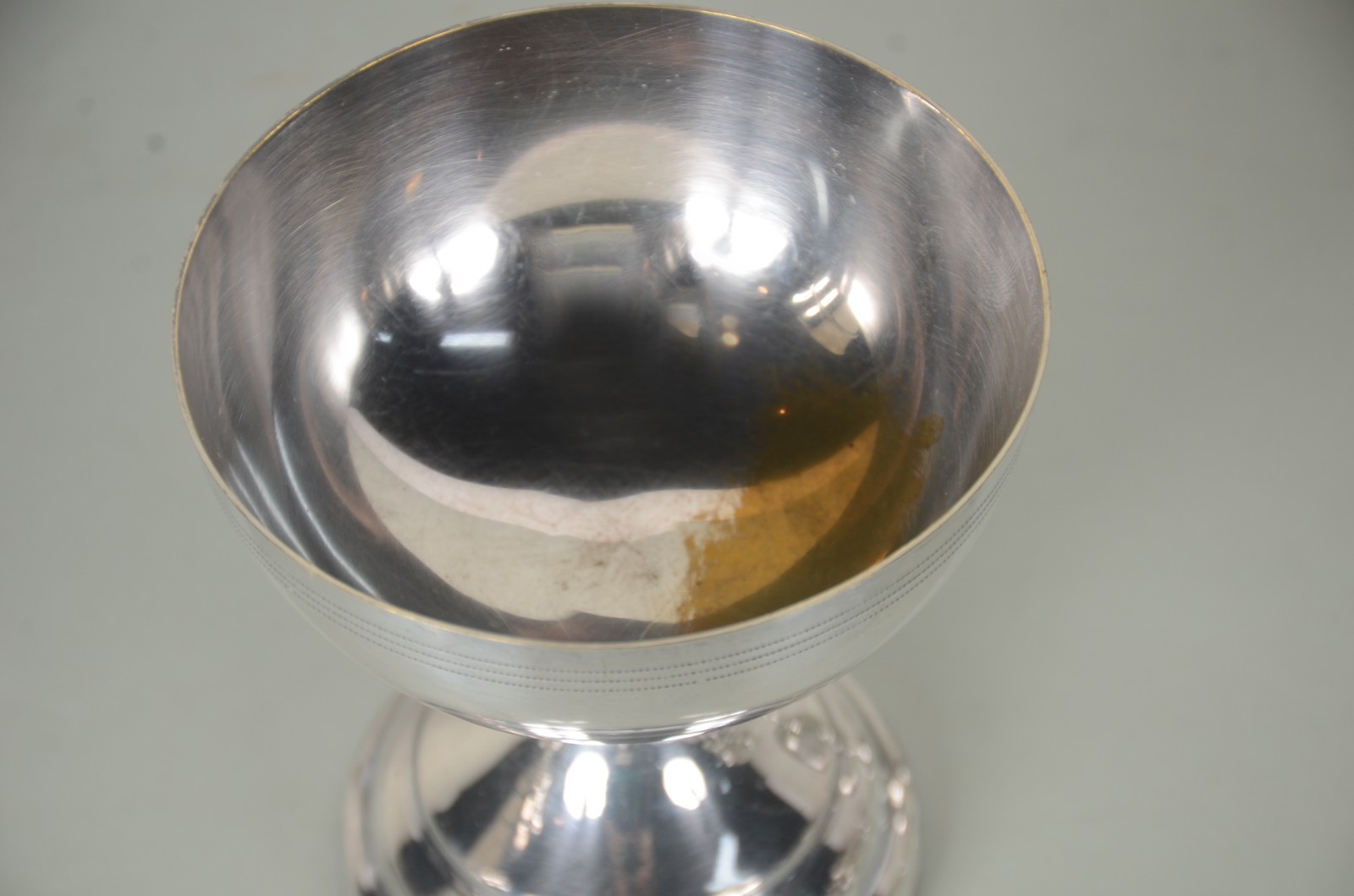 Diversas peças de metal prateado, sendo: Fruteira com 6 taças de pé... - foto 5 de 6