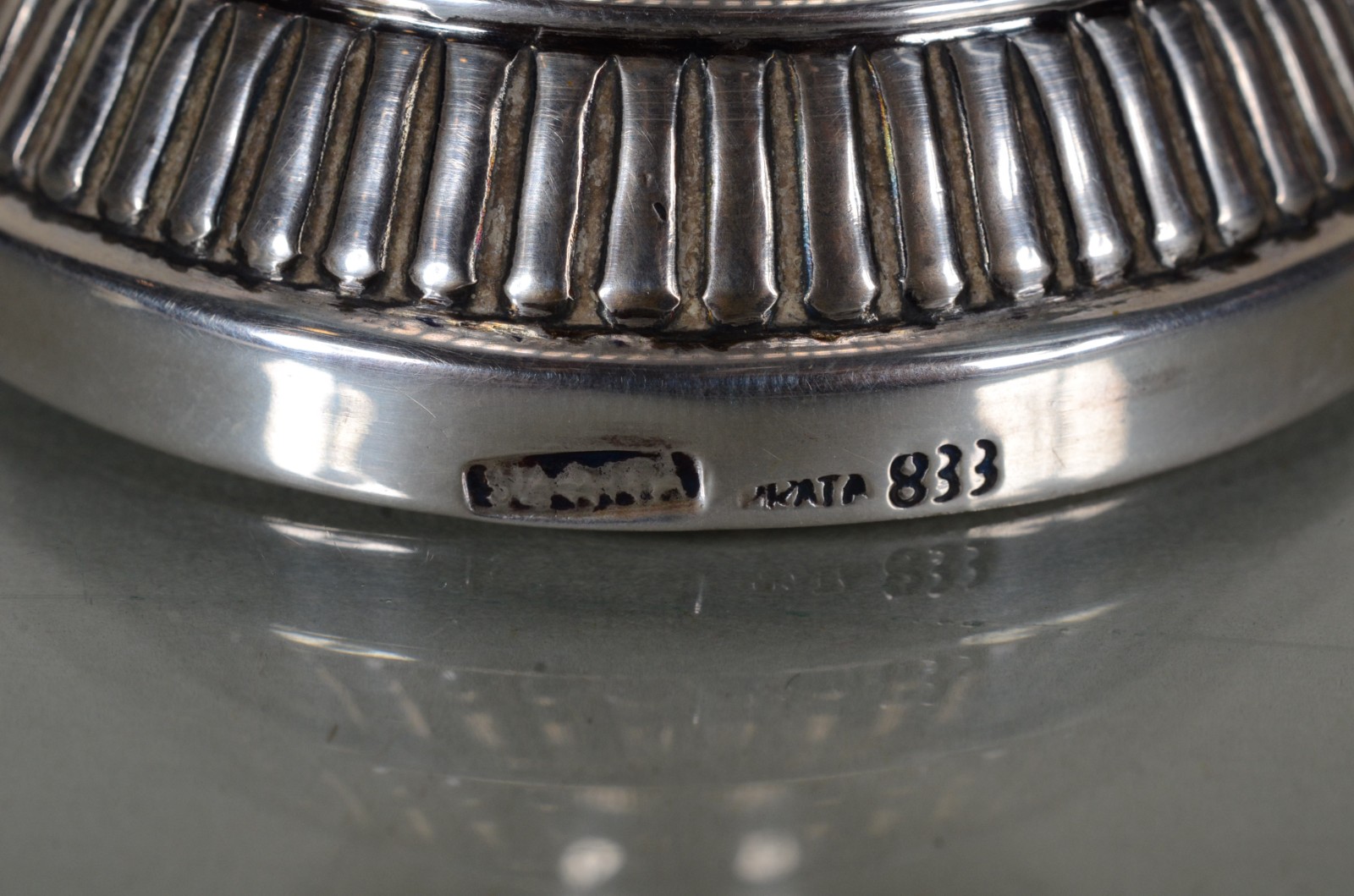Ânfora de prata contraste 833 mls, detalhes gomados. Peso da prata... - foto 5 de 6