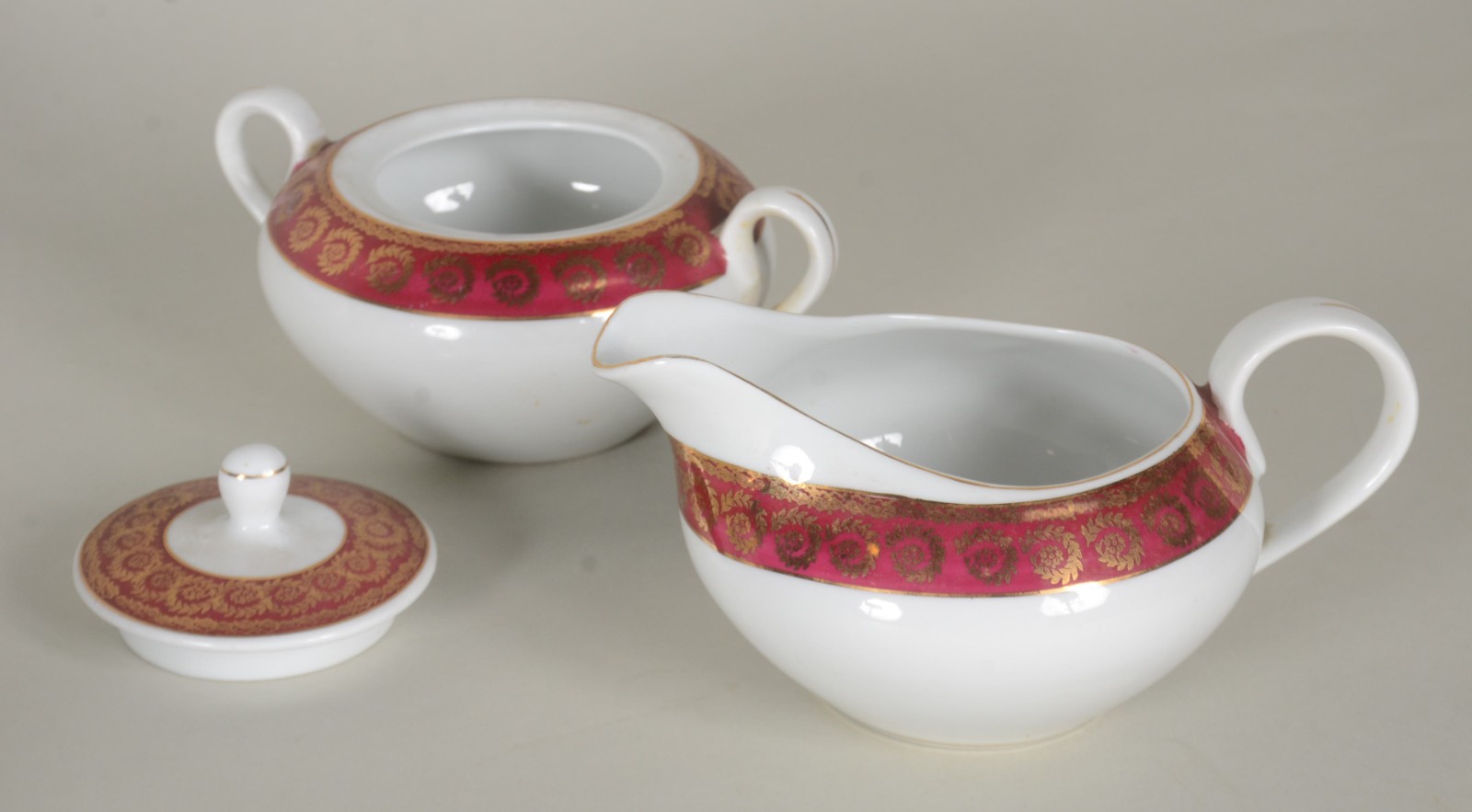 Diversas peças de porcelana, sendo: Conjunto para café de porcelana... - foto 7 de 11