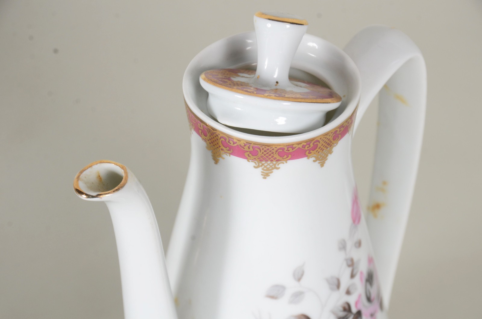 Diversas peças de porcelana, sendo: Conjunto para café de porcelana... - foto 8 de 11
