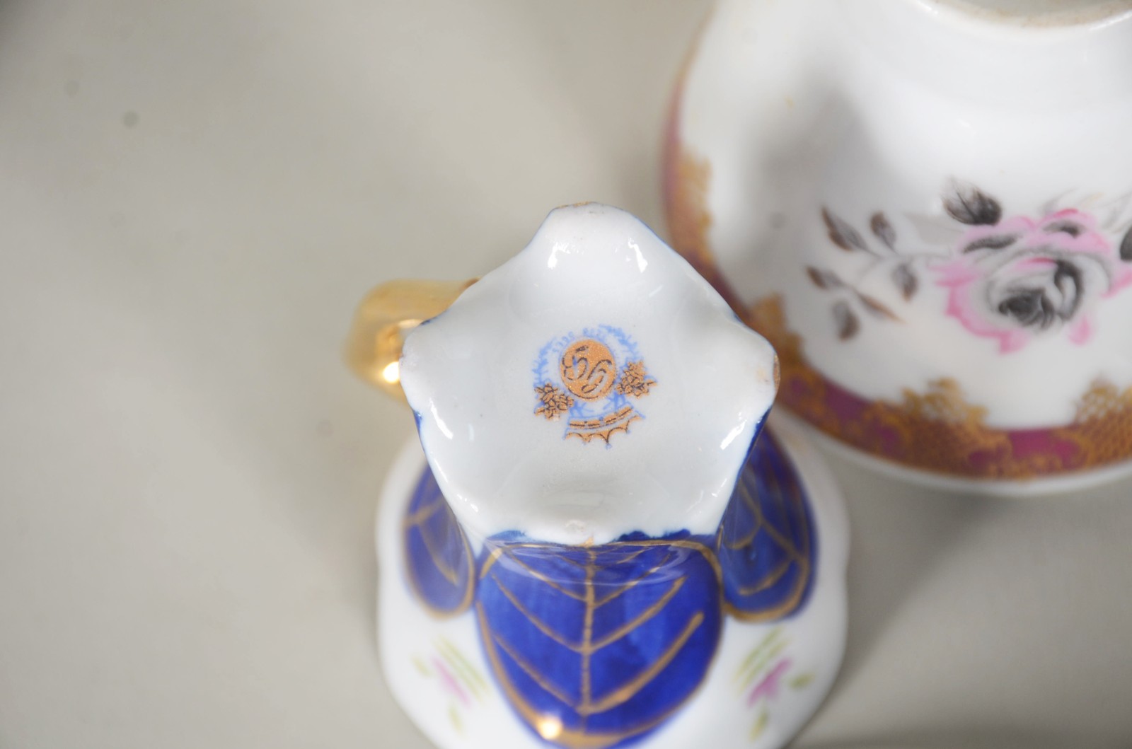 Diversas peças de porcelana, sendo: Conjunto para café de porcelana... - foto 11 de 11