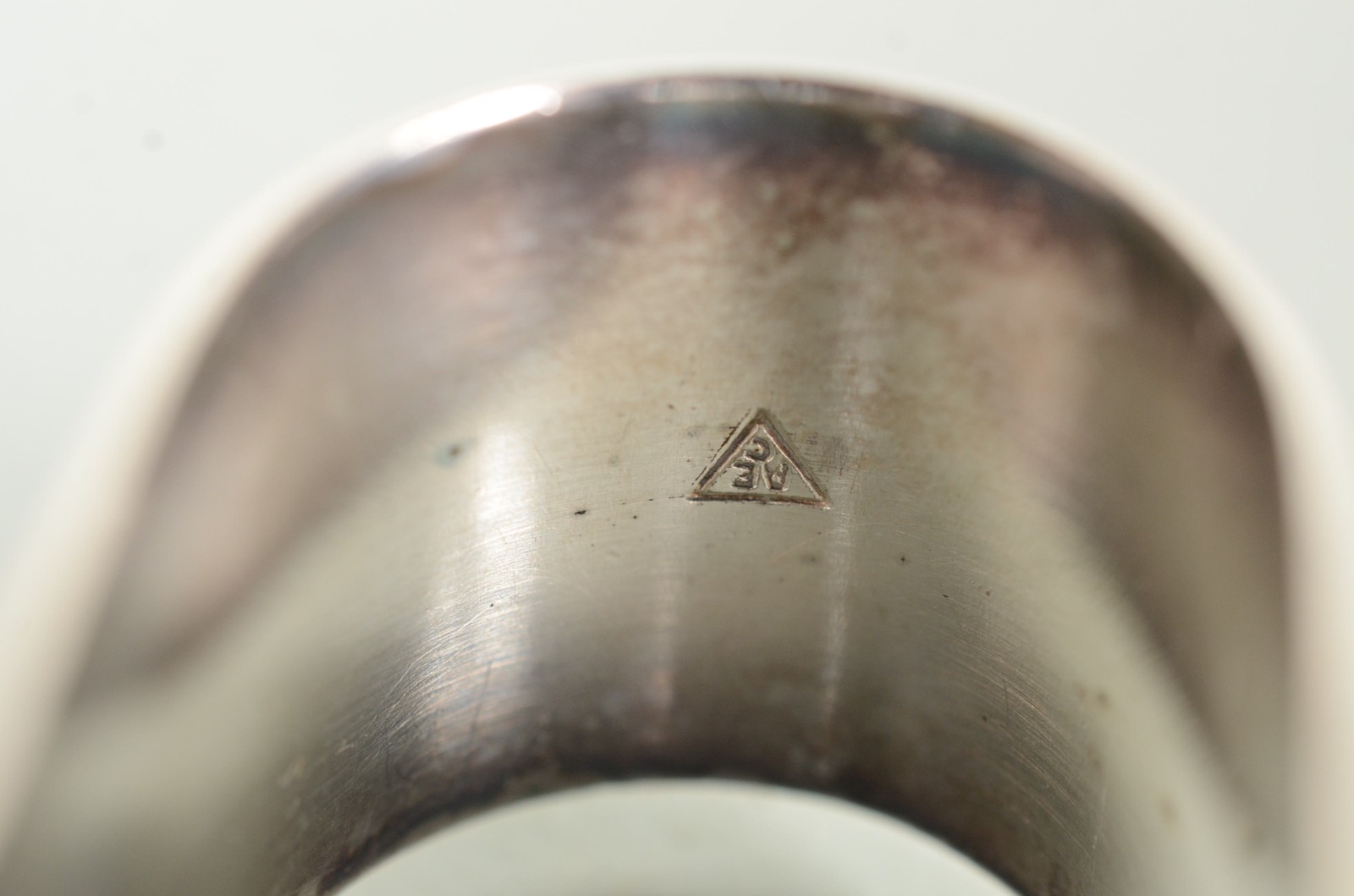 Sete peças de metal prateado, sendo: garrafa para sifão; balde para... - foto 4 de 11
