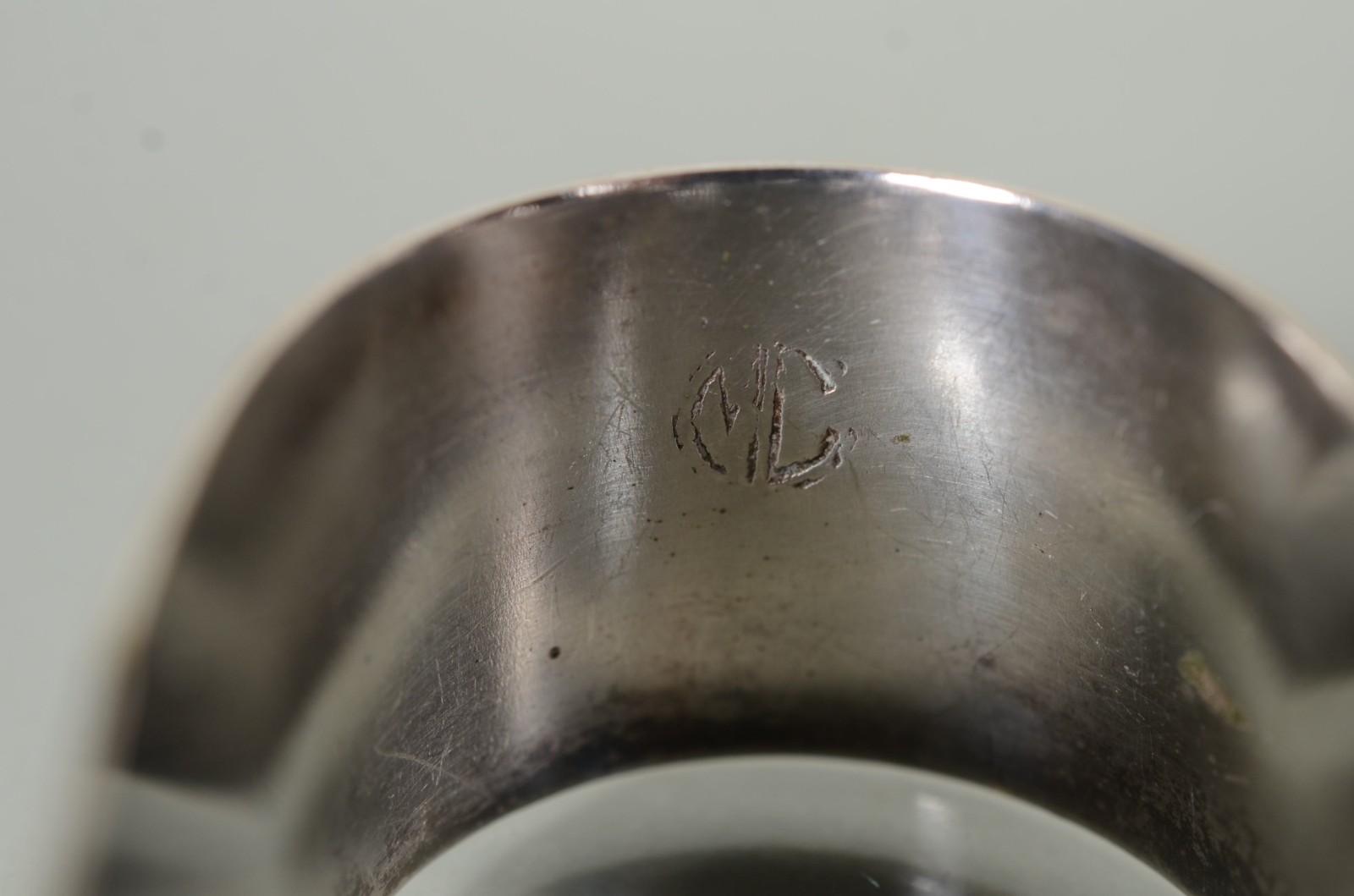 Sete peças de metal prateado, sendo: garrafa para sifão; balde para... - foto 5 de 11