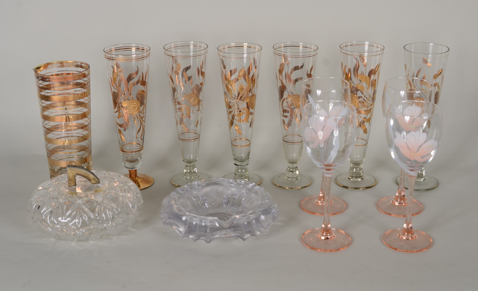 Diversas peças de vidro/cristal, sendo: conjunto de 6 tulipas para... - foto 1 de 11
