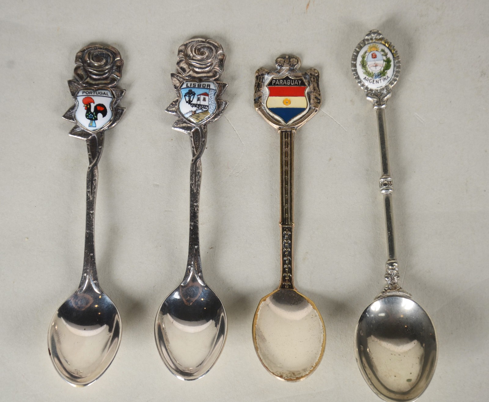 Diversas peças, sendo: 2 espátulas, 12 espetos para petiscos com... - foto 6 de 10