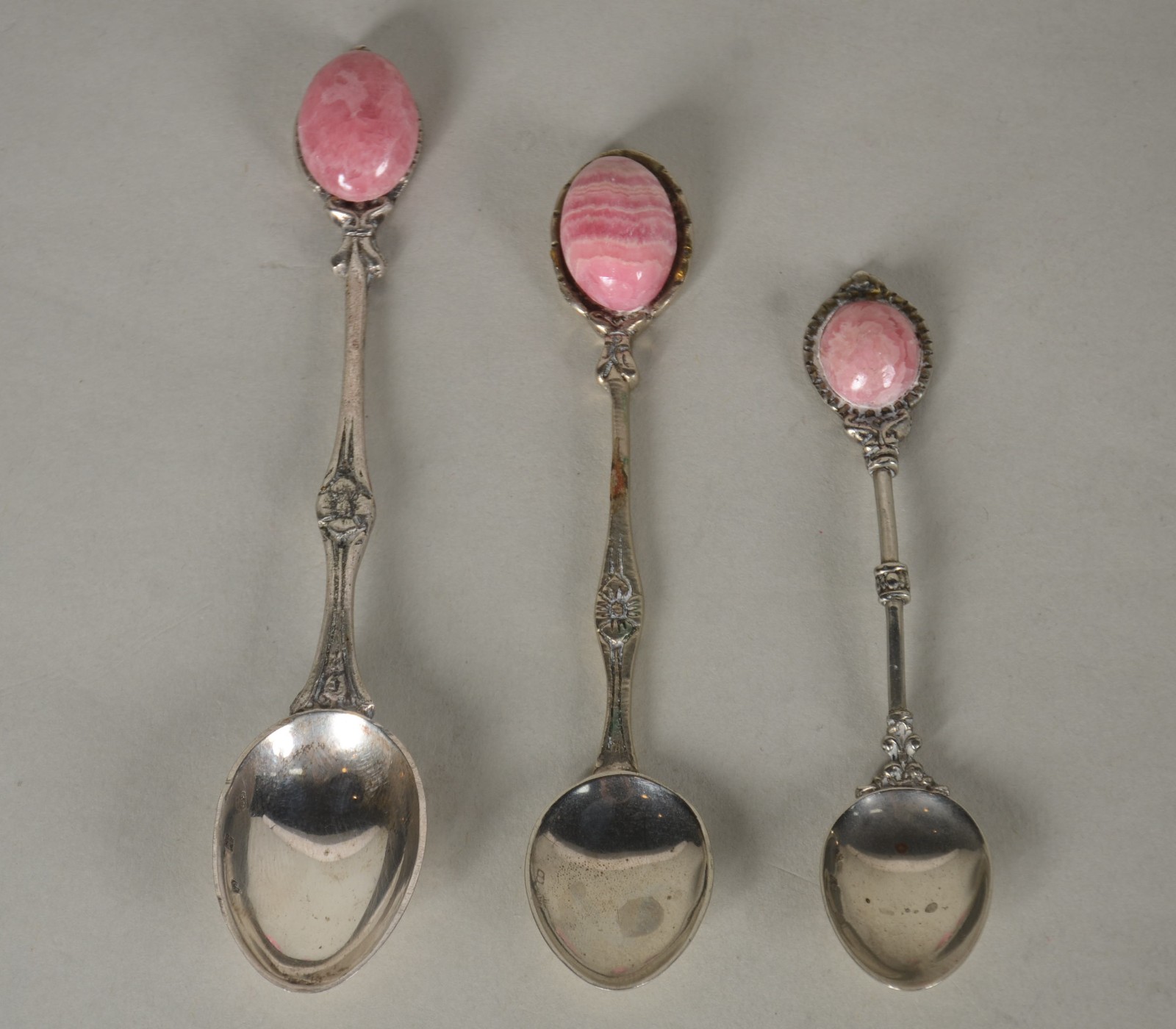 Diversas peças, sendo: 2 espátulas, 12 espetos para petiscos com... - foto 7 de 10