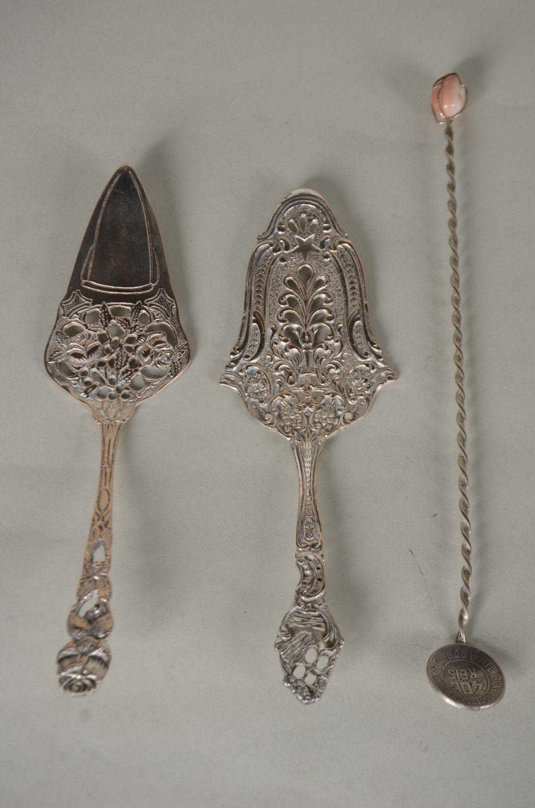 Diversas peças, sendo: 2 espátulas, 12 espetos para petiscos com... - foto 10 de 10