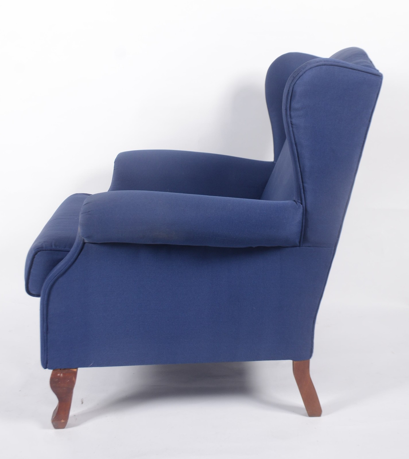 Bergere com estrutura de madeira nobre, estofada e forrada em tecido... - foto 3 de 4