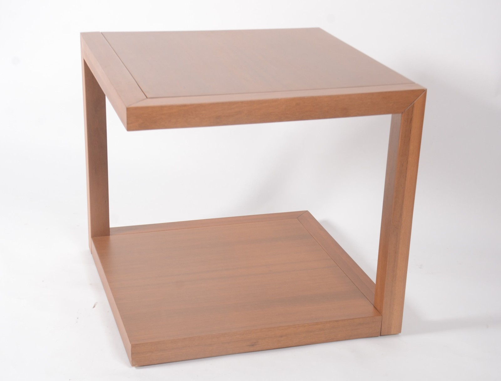 Mesa auxiliar de madeira clara, design moderno, tampo e base... - foto 2 de 8