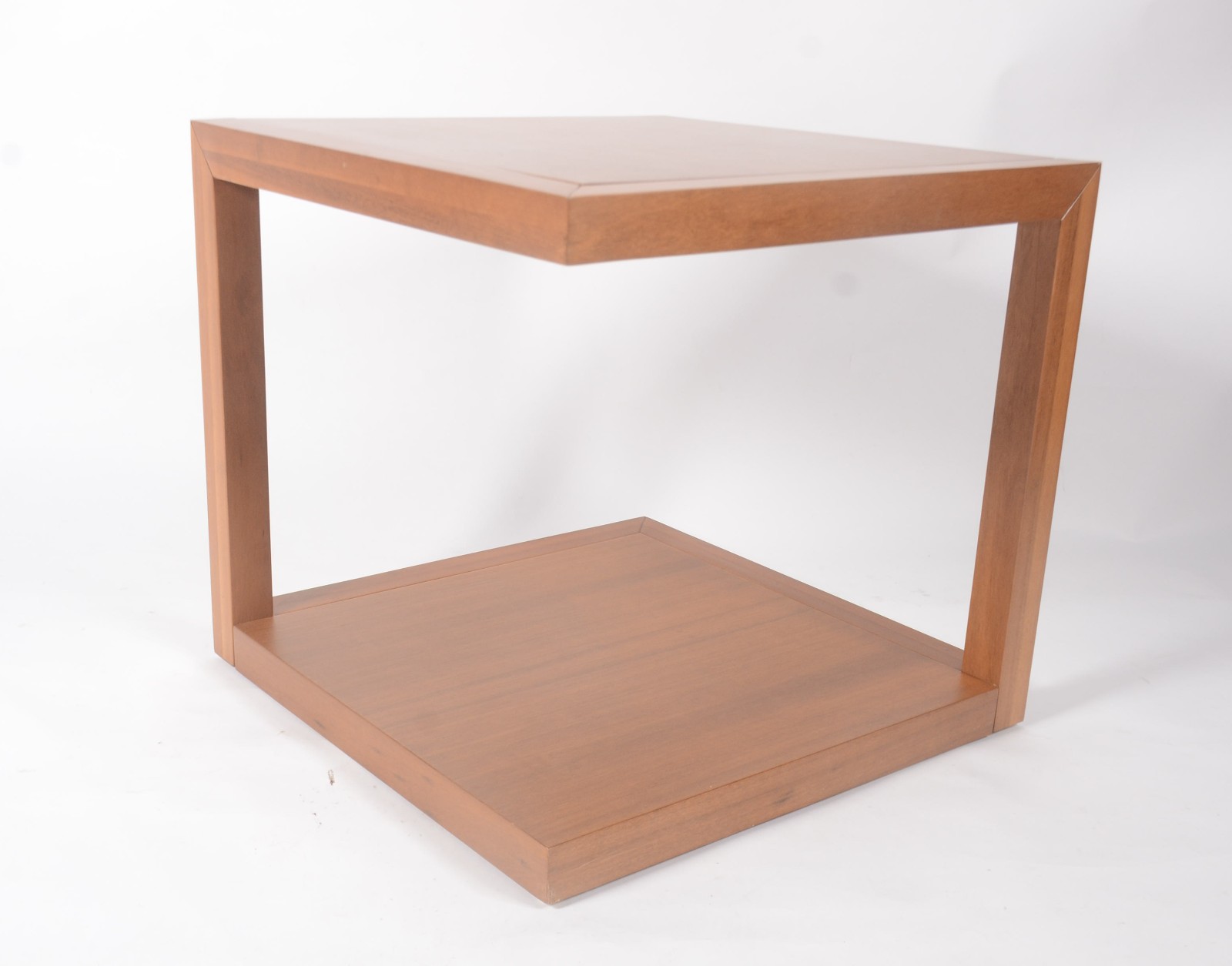 Mesa auxiliar de madeira clara, design moderno, tampo e base... - foto 3 de 8
