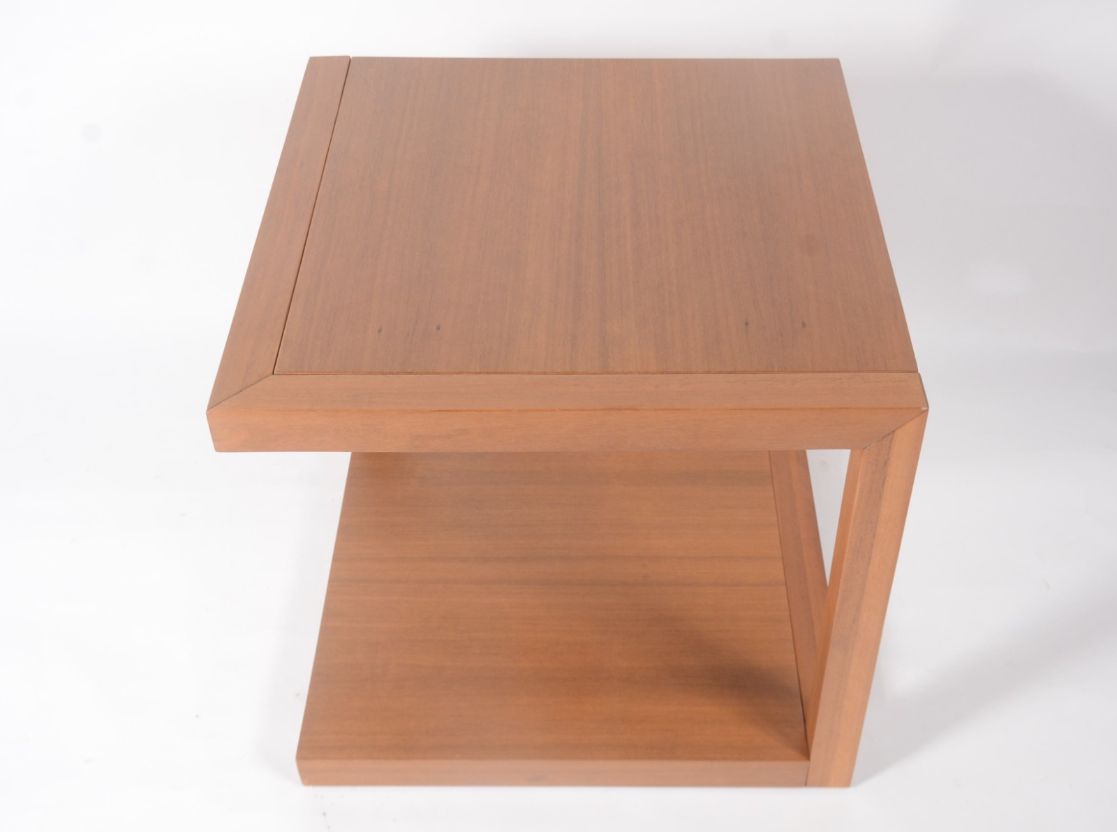 Mesa auxiliar de madeira clara, design moderno, tampo e base... - foto 5 de 8