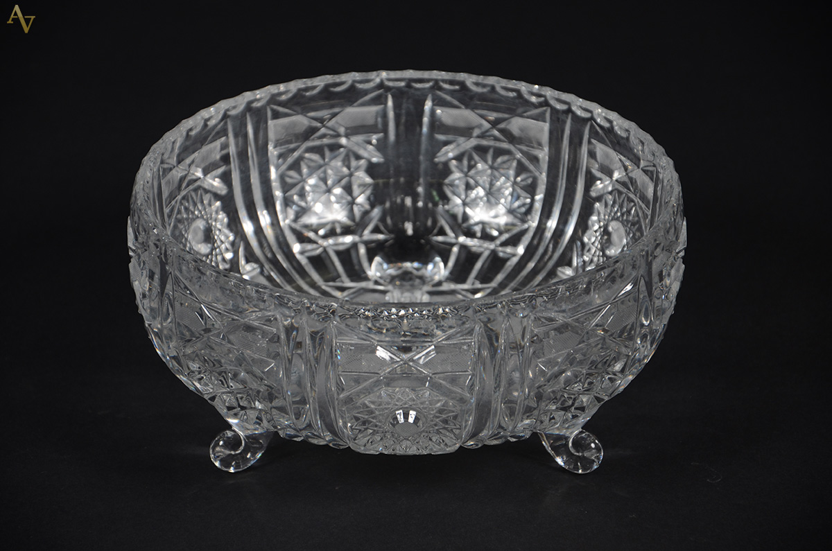 Fruteira de cristal. Altura 11 cm e diâmetro 22 cm.