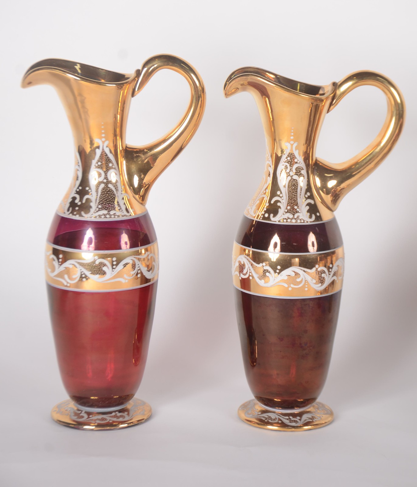 Conjunto para bebidas de vidro na cor vinho com tarjas douradas... - foto 2 de 9