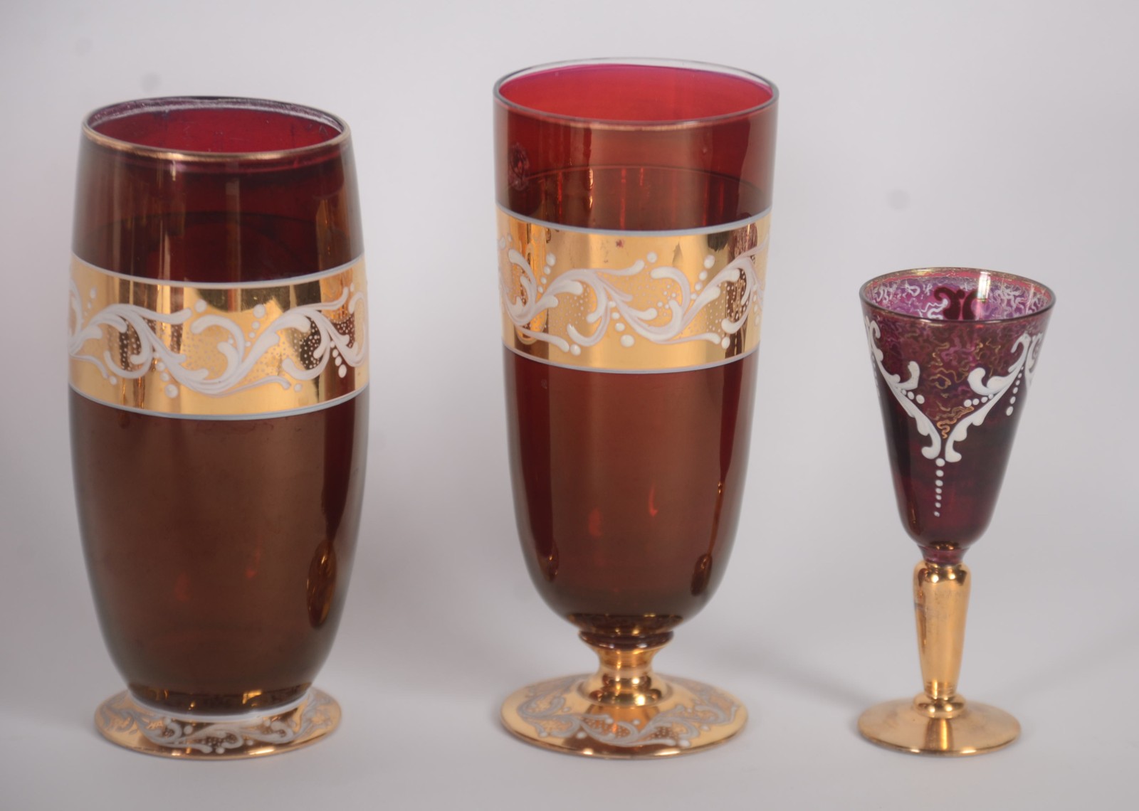 Conjunto para bebidas de vidro na cor vinho com tarjas douradas... - foto 7 de 9