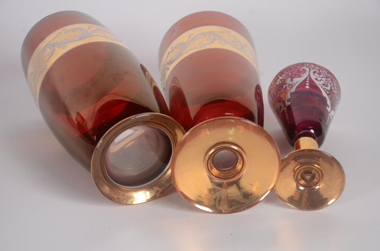 Conjunto para bebidas de vidro na cor vinho com tarjas douradas... - foto 8 de 9