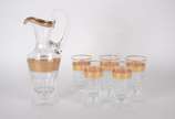 Conjunto com jarra para refresco e 5 copos de c... - Conjunto com jarra para refresco e 5 copos de cristal com detalhes dourados.