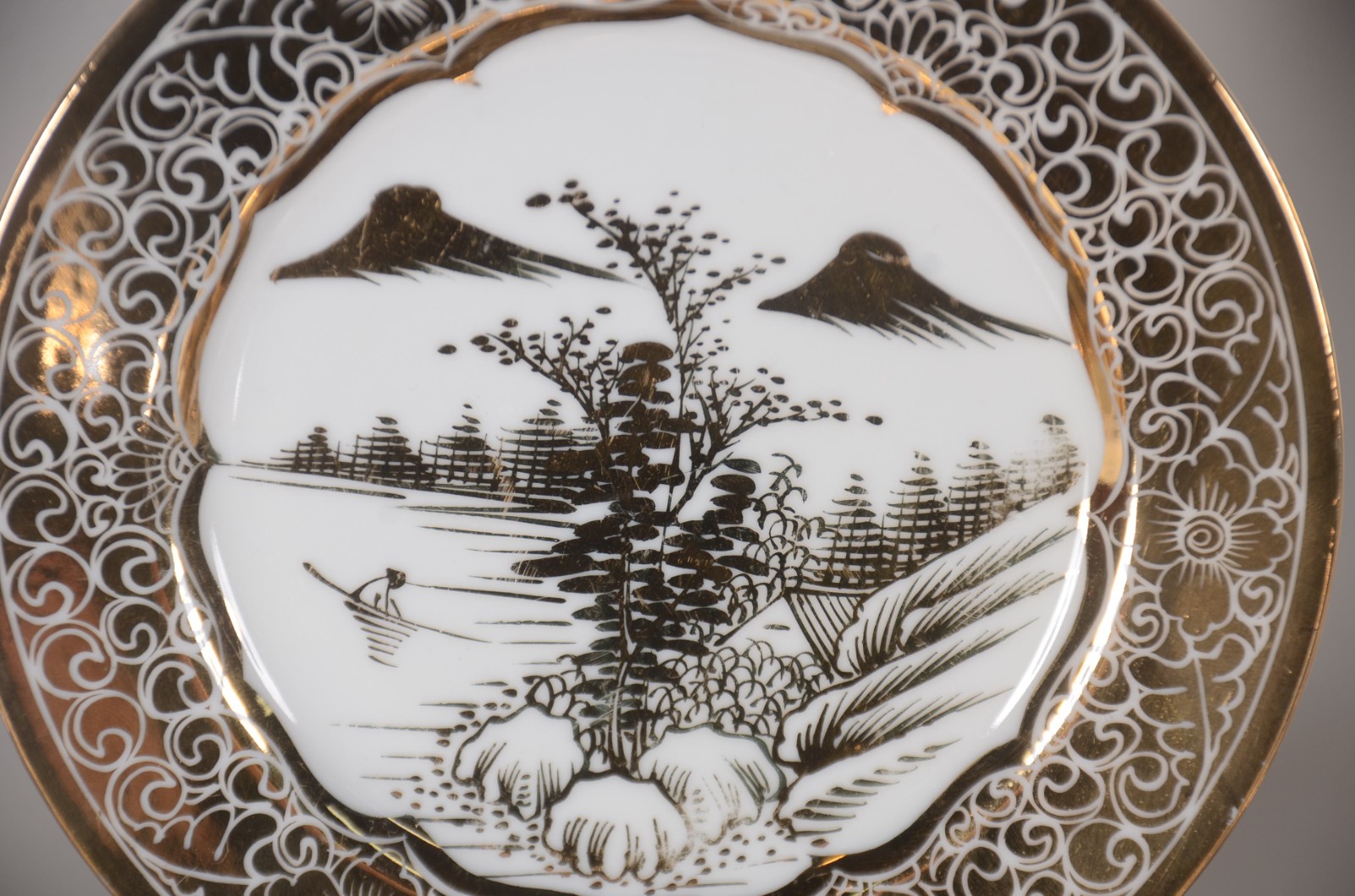 Serviço de chá e café de porcelana oriental branca decorado com... - foto 2 de 10