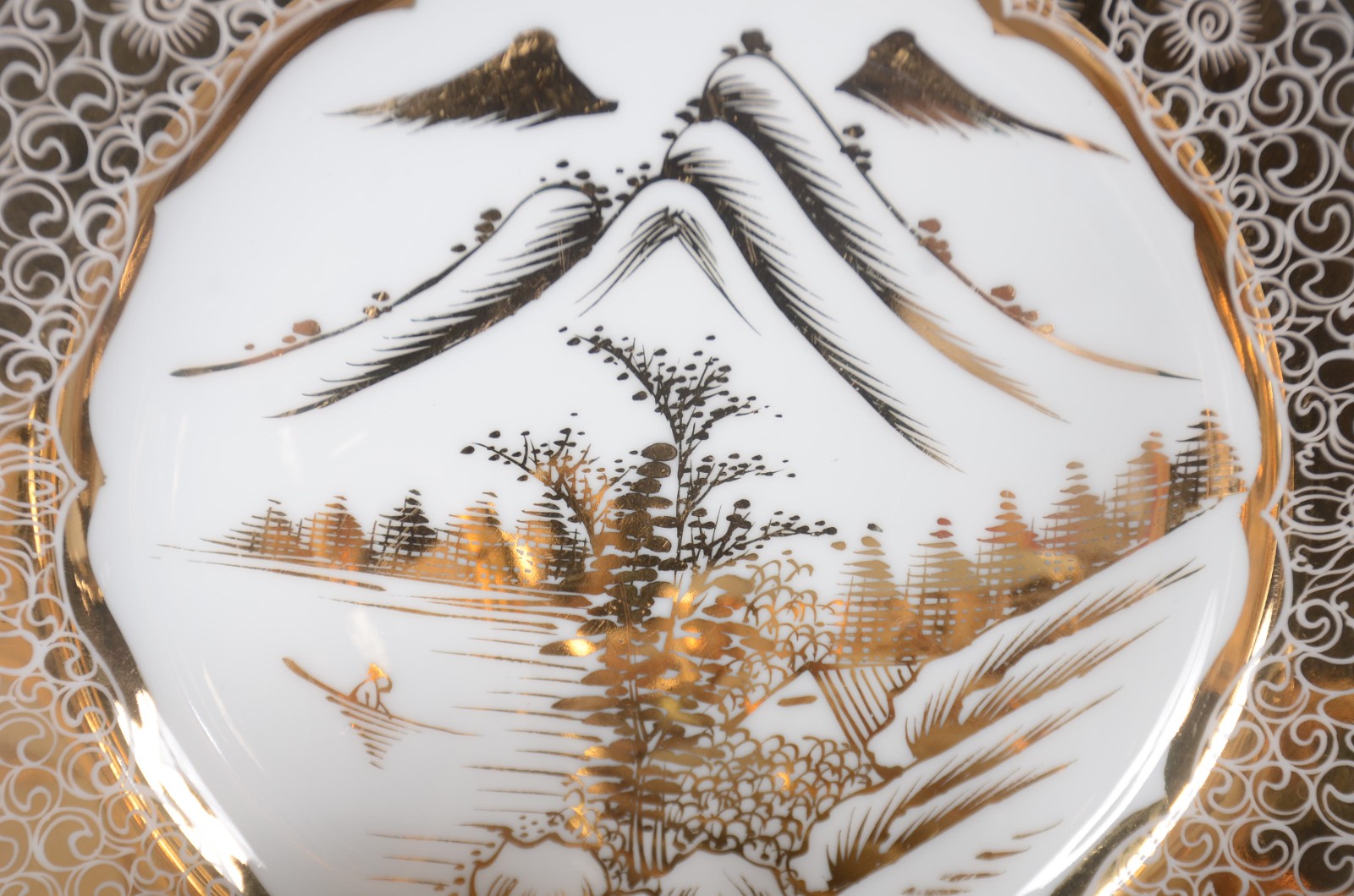 Serviço de chá e café de porcelana oriental branca decorado com... - foto 3 de 10