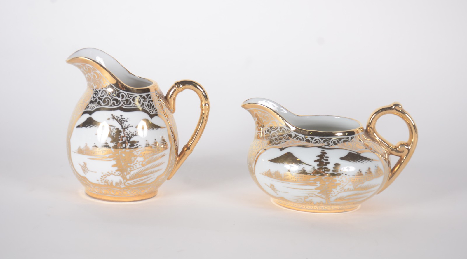 Serviço de chá e café de porcelana oriental branca decorado com... - foto 7 de 10