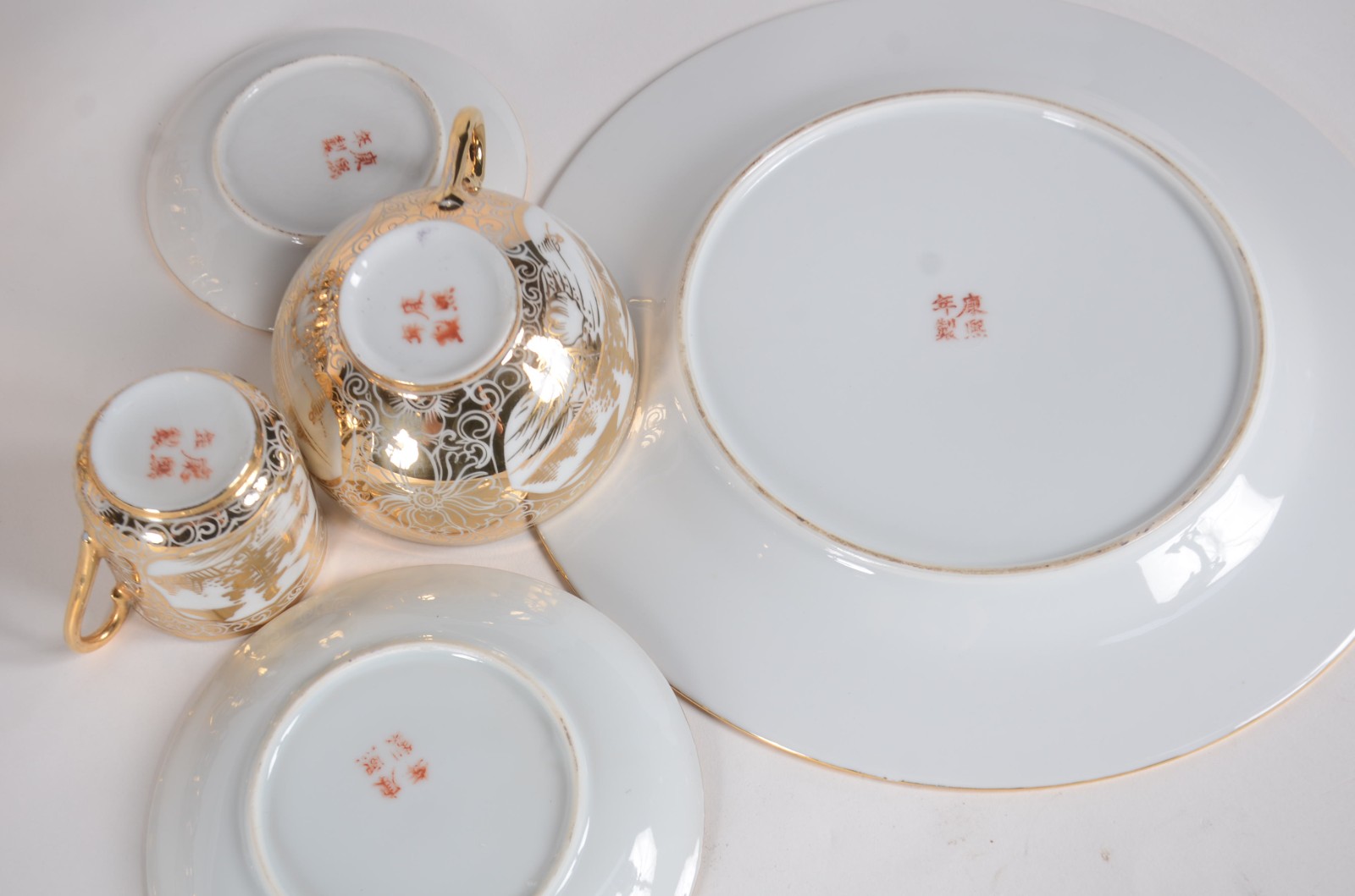Serviço de chá e café de porcelana oriental branca decorado com... - foto 8 de 10
