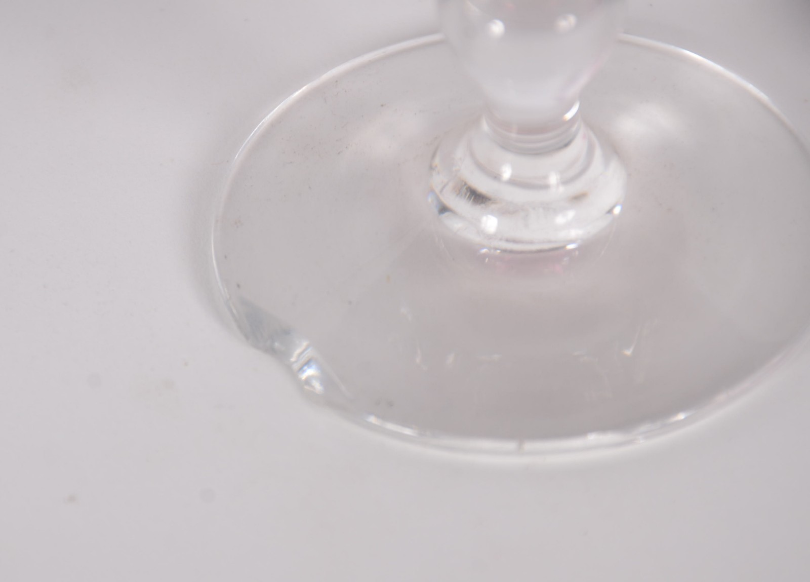 Doze cálices de cristal lapidado para licor doublé rosa. Um com... - foto 5 de 5