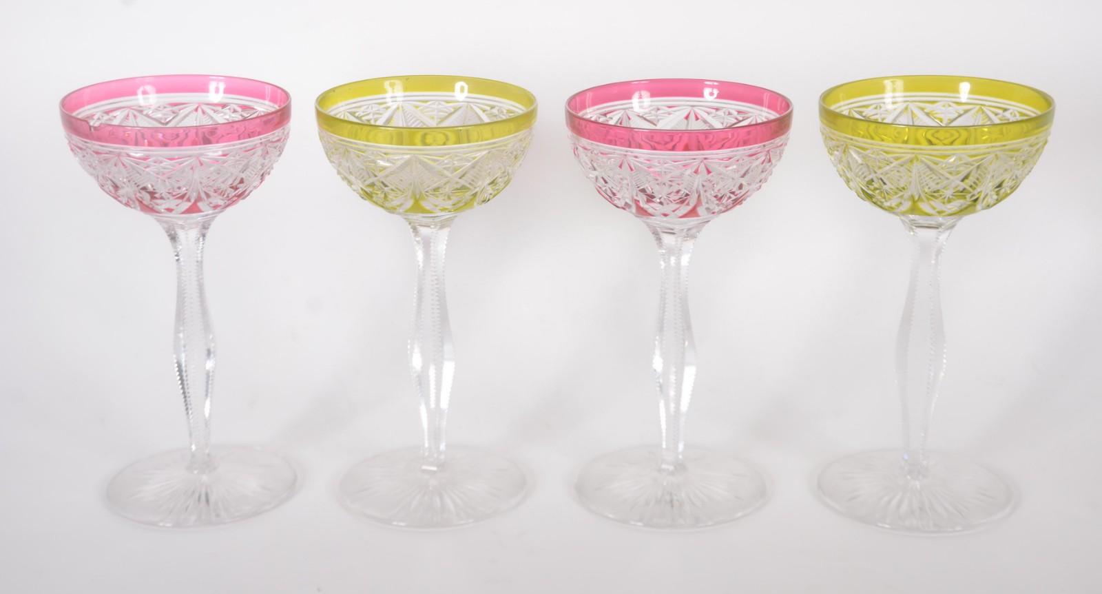 Conjunto com 4 cálices para vinho de cristal doublé lapidado nas... - foto 1 de 8