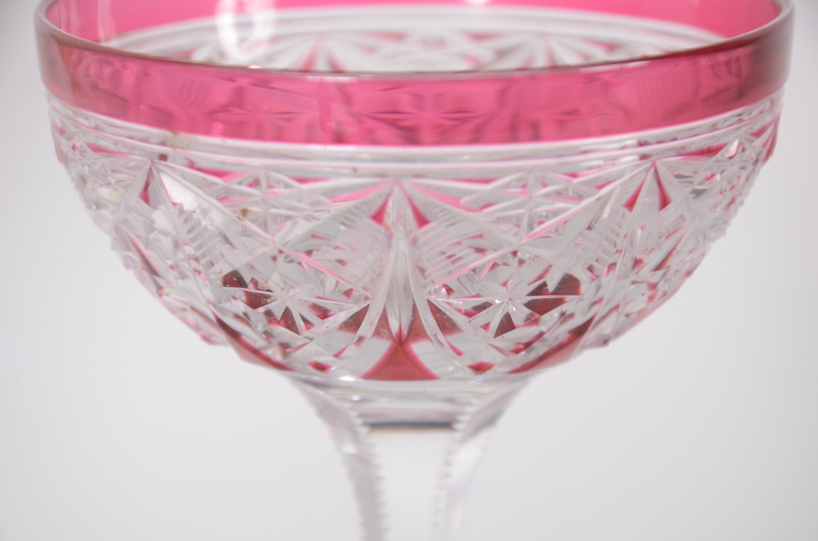 Conjunto com 4 cálices para vinho de cristal doublé lapidado nas... - foto 4 de 8