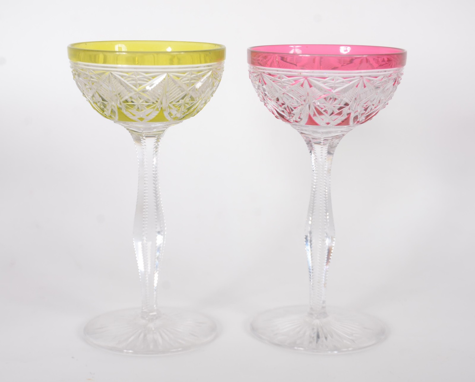Conjunto com 4 cálices para vinho de cristal doublé lapidado nas... - foto 2 de 8
