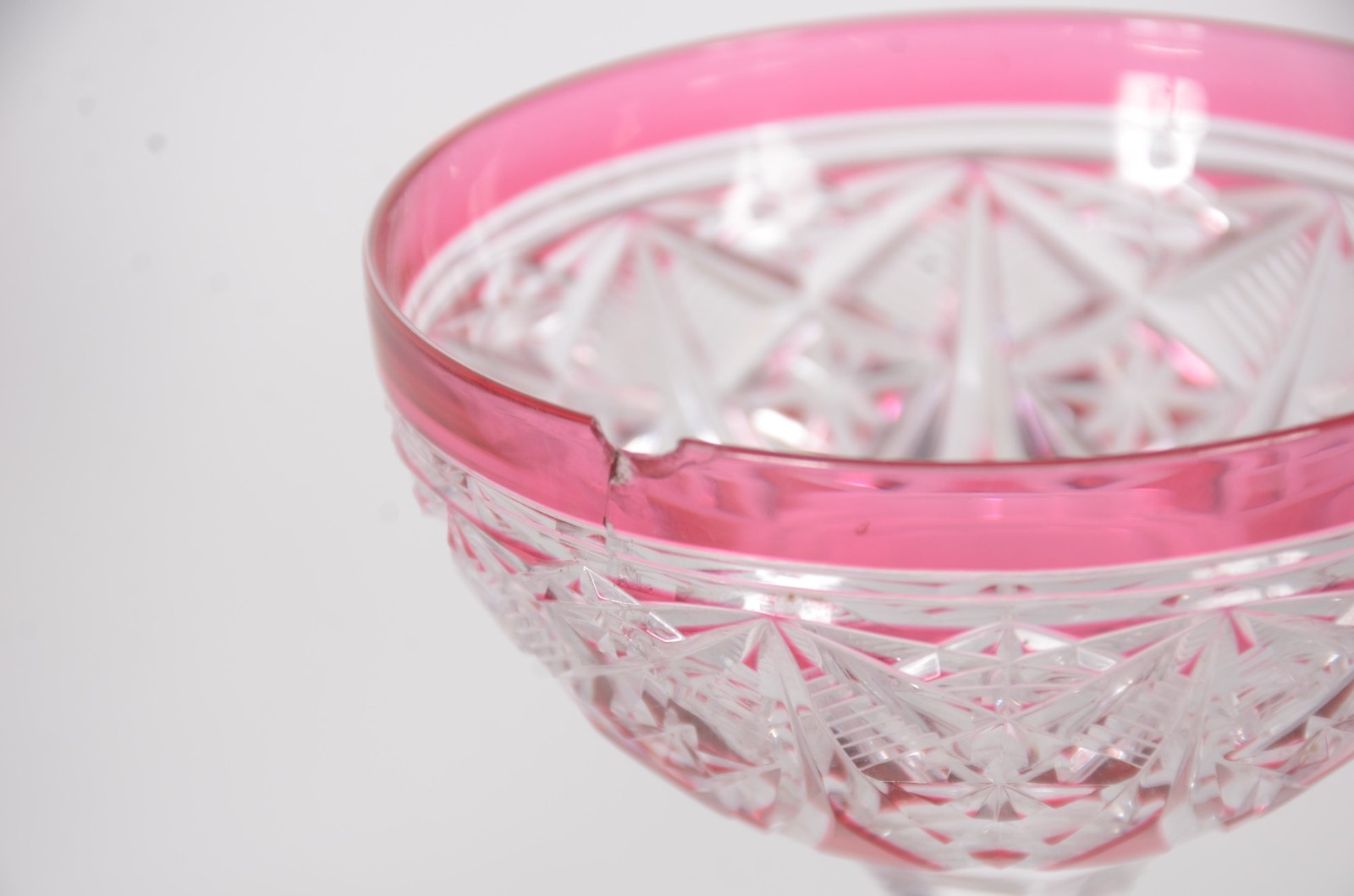 Conjunto com 4 cálices para vinho de cristal doublé lapidado nas... - foto 6 de 8